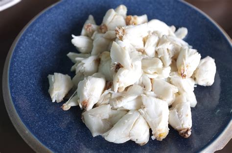 Crab meat .